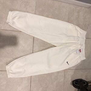 Nike White Sweatpants – Women’s Size Large (L) – New With Tags